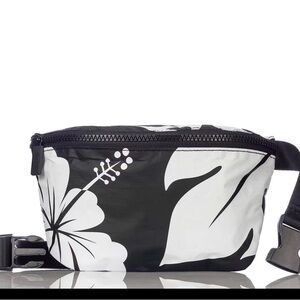 ALOHA Collection NWT MINI HIP PACK Waipiʻo